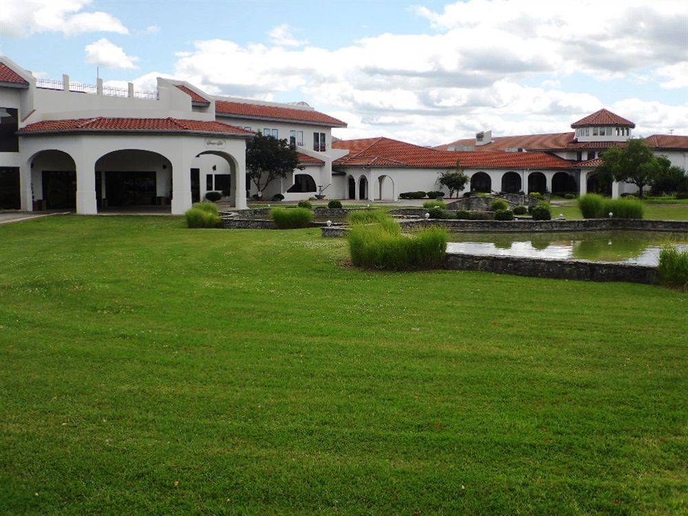 Regalia Hotel & Conference Center Village of Four Seasons Exteriör bild